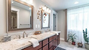 A bathroom with a large vanity, two sinks, and a mirror. - 5 bed/3 bath with Game Room! (Vancouver)