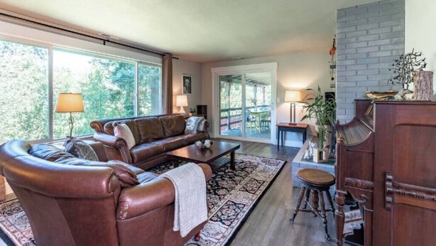 Unclassified image, 1 of 20, button - 5 bed/3 bath with Game Room! (Vancouver)