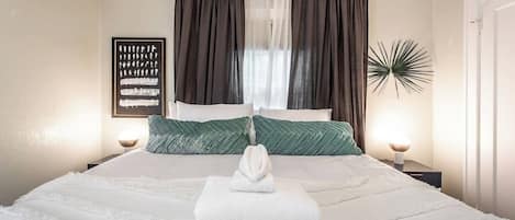 5 bedrooms, iron/ironing board, WiFi, bed sheets