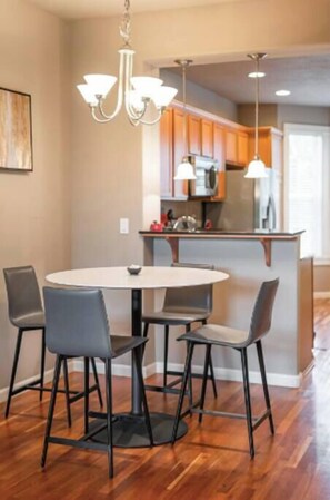 Dining - 2bed+2.5bath w/ Garage - (Beaverton)