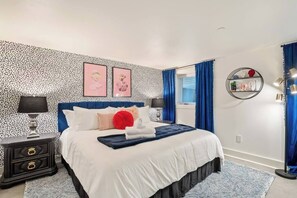 5 habitaciones, escritorio, tabla de planchar con plancha y wifi 