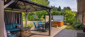 4-bed home w GameRoom, FirePit & Saltwater Hot Tub