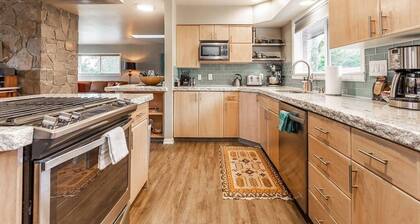 4-bed home w GameRoom, FirePit & Saltwater Hot Tub