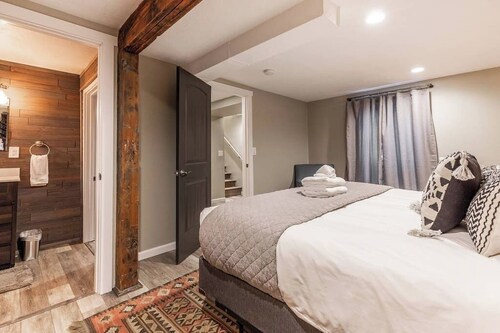 4-bed home w GameRoom, FirePit & Saltwater Hot Tub