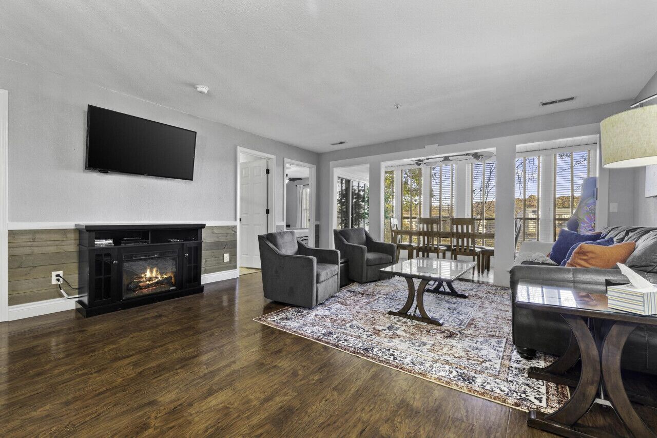 تلفزيون ذكي، مدفأة، مشغل دي في دي