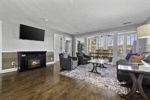 Smart TV, fireplace, DVD player