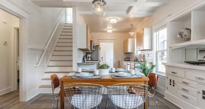 Modern, Sleek & Stylish: 2 blocks from Hawthorne!