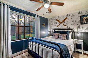 3 Schlafzimmer, Schreibtisch, Bügeleisen/Bügelbrett, Reisekinderbett
