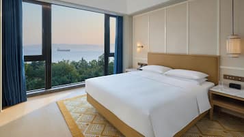 Premier Suite, 1 King Bed | Premium bedding, down comforters, pillowtop beds, minibar
