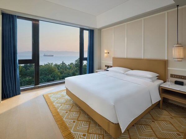 Premier Suite, 1 King Bed | Premium bedding, down comforters, pillowtop beds, minibar - Hyatt Centric Ocean Front Xiamen (Xiamen)