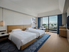 Premium kamer, 2 eenpersoonsbedden, balkon, uitzicht op zee | Luxe beddengoed, donzen dekbedden, pillowtop-bedden, een minibar