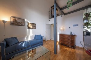 Living area - Apartment with mezzanine on the Lungarno in Pisa (Pisa)