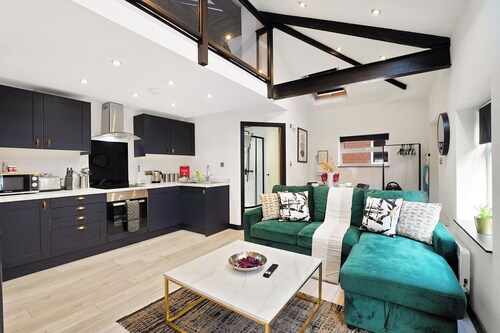 Elegant Yorkshire Abode - Great Location - Sleeps 19