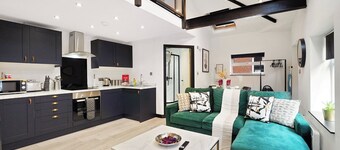 Elegant Yorkshire Abode - Great Location - Sleeps 19