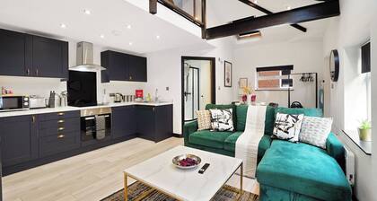 Elegant Yorkshire Abode - Great Location - Sleeps 19