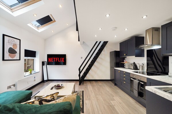 Fridge, microwave, oven, stovetop