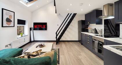 Elegant Yorkshire Abode - Great Location - Sleeps 19