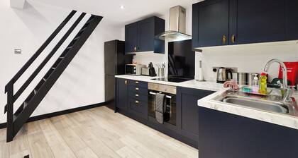 Elegant Yorkshire Abode - Great Location - Sleeps 19