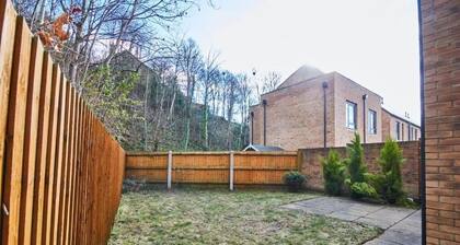 Stylish City Centre house - Parking & Garden