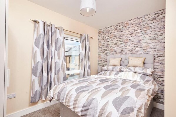 3 chambres, fer et planche à repasser, Wi-Fi, draps fournis