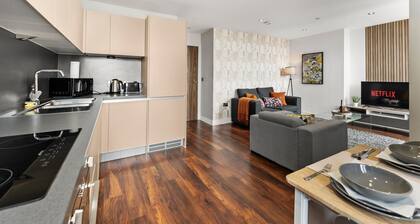 Lovely Apartment - Private Parking - Stadium Views