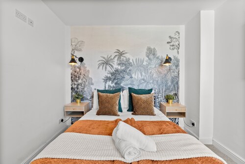 Spacious Bristol Apartment - Parking & WIFI