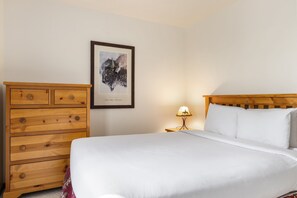 2 quartos, ferros/tábuas de passar roupa, Wi-Fi, roupa de cama