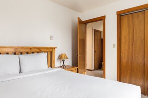 2 bedrooms, iron/ironing board, WiFi, bed sheets - Outpost: Dogwood 2724 - Aspens Location! (Wilson)