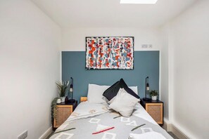 8 bedrooms, iron/ironing board, WiFi, bed sheets