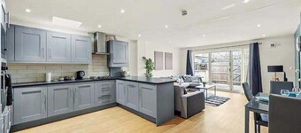 Lovely Bristol Gem - Sleeps 22