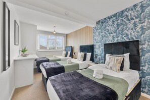 4 bedrooms, iron/ironing board, WiFi, bed sheets