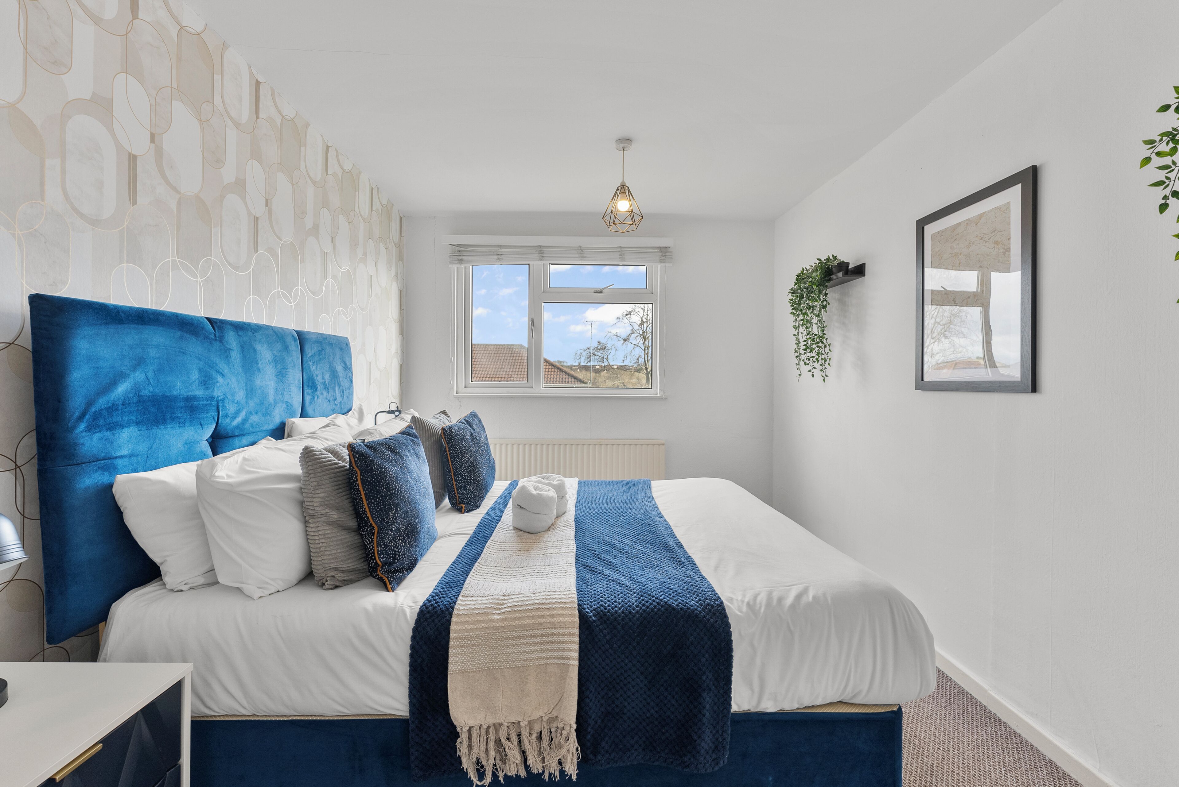 4 bedrooms, iron/ironing board, WiFi, bed sheets