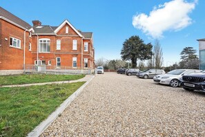 Property grounds - Beautiful Flat in Maidstone - Sleeps 3 (Maidstone)