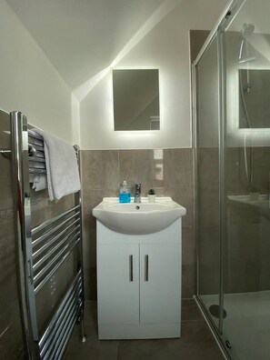 Hair dryer, towels - Beautiful Flat in Maidstone - Sleeps 3 (Maidstone)