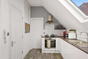 ميكروويف، فرن، موقد طهي مسطح، غسالة أطباق