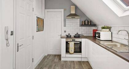 Fantastic Maidstone Flat - Sleeps 4