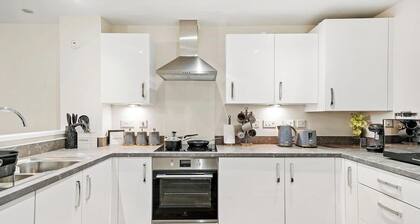 Stunning 4 bed In Leicester with Garden & Parking!