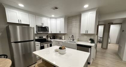 2 king bed steps to beach Top Floor - 9