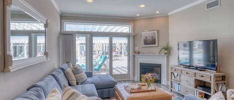 Smart TV, fireplace