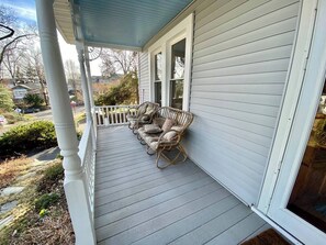 Terrace/patio - Cherrydale . Quiet st. Entire Home - Pets OK (Arlington)