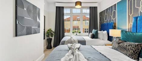 4 bedrooms, iron/ironing board, Internet, bed sheets