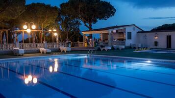 Casa | Piscina | Una piscina al aire libre