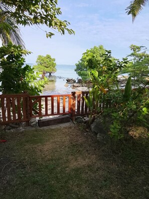 Property grounds - Charming beach front villa  for 2  guess max, with Starlink internet in GL (General Luna)