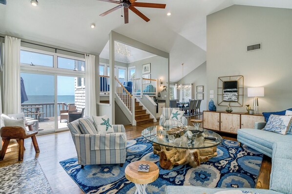 Smart-TV, peis, stereoanlegg og kontorer