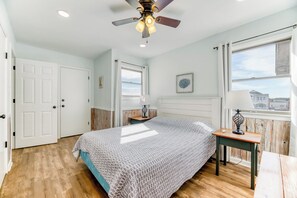 4 habitaciones, tabla de planchar con plancha y acceso a internet