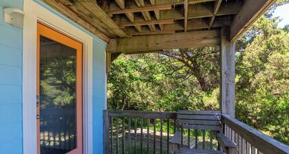 Charming beach house on Hatteras Island, just a short distance to the beach!