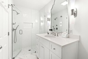 Hair dryer, towels - Designer Cottage and Carriage House 100 Yards to Beach. With Gulf View (Santa Rosa Beach)