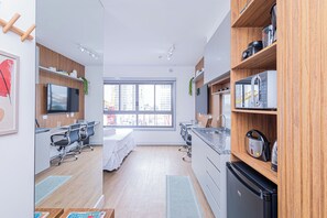 Leilighet – comfort, byutsikt | Eget kjøkken | Kjøleskap, mikrobølgeovn, kokeplater og kaffetrakter/tekoker