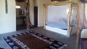 Laptop workspace - Ambatovaky lLdge (Tsiandamba)