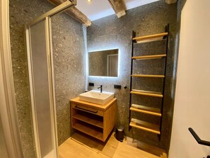 Bathroom - Chalet in Saalfelden Near Ski Slopes (Saalfelden am Steinernen Meer)